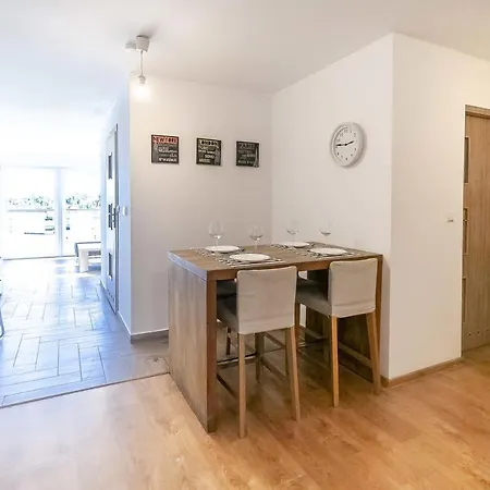 Nw Pokoje بيت شباب